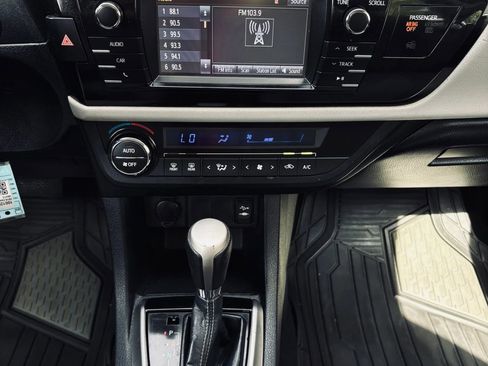 Used 2016 Toyota Corolla LE FWD image 5