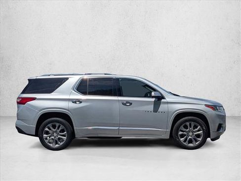 Used 2019 Chevrolet Traverse Premier w/ Driver Confidence II Package FWD image 4