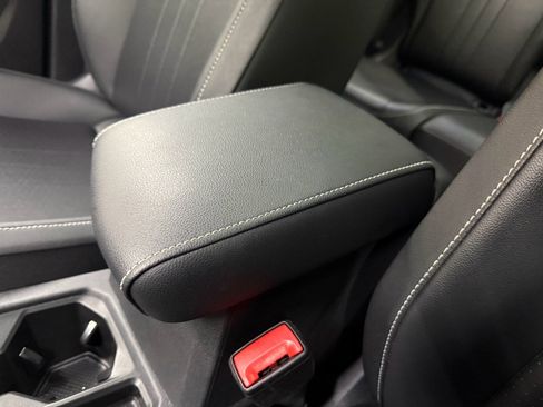 Used 2024 Volkswagen Tiguan SE image 41