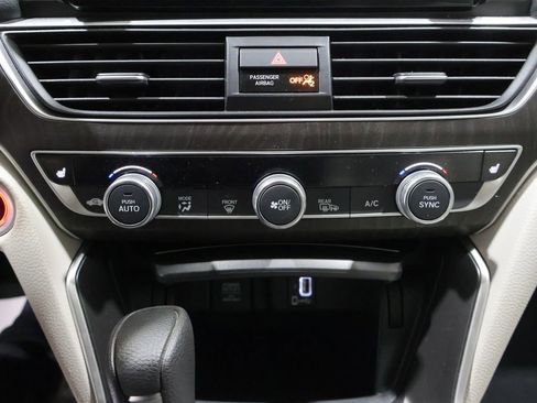 Used 2018 Honda Accord EX image 30