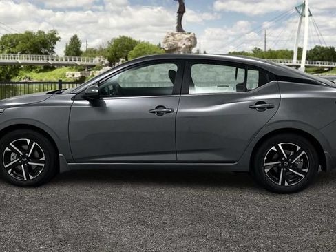 Used 2024 Nissan Sentra SV FWD image 8