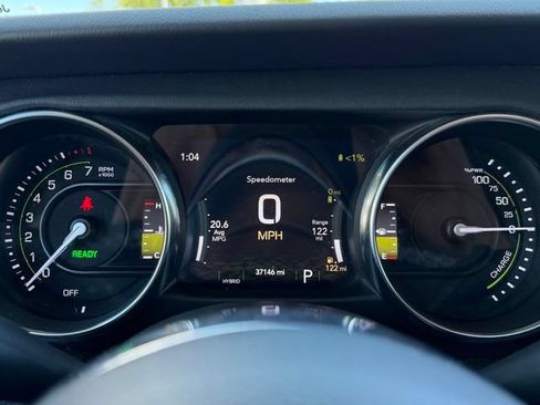 Used 2023 Jeep Wrangler Unlimited Sahara w/ Cold Weather Group AWD/4WD image 17