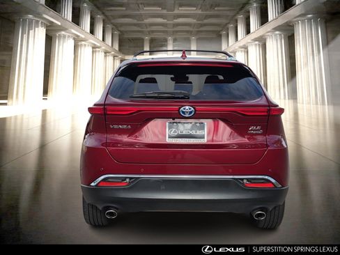 Used 2021 Toyota Venza XLE image 6