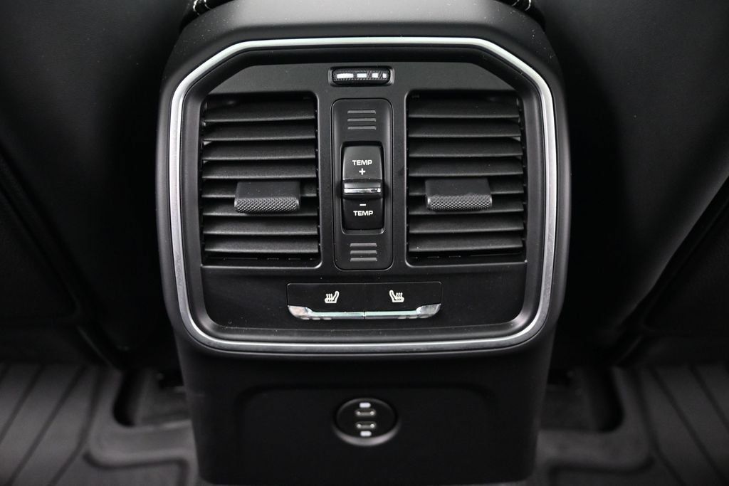 Certified 2026 Porsche Macan S AWD/4WD image 8