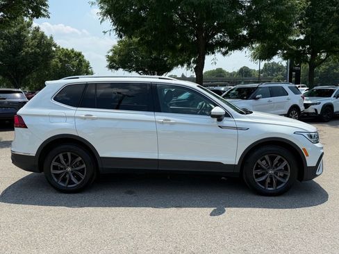 Used 2023 Volkswagen Tiguan SE w/ Panoramic Sunroof Package AWD/4WD image 11