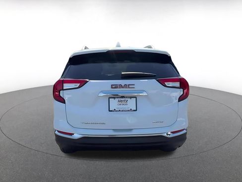 Used 2024 GMC Terrain SLT AWD/4WD image 12