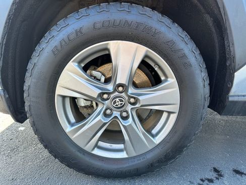 Used 2022 Toyota RAV4 LE image 12