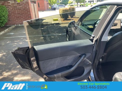 Used 2023 Tesla Model Y Long Range AWD/4WD image 41