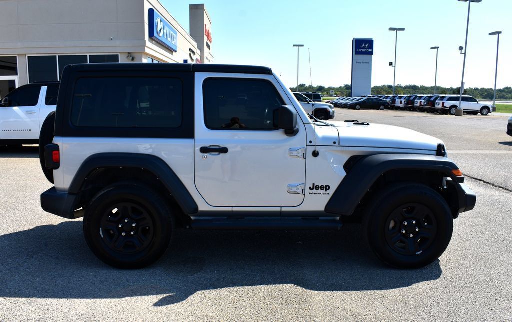 Used 2022 Jeep Wrangler Sport AWD/4WD image 2