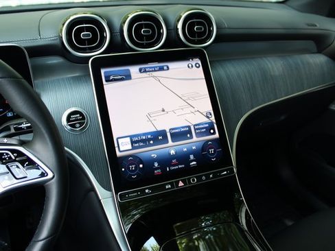 Used 2024 Mercedes-Benz GLC 300 image 17