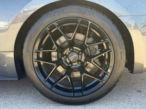 Used 2017 Ford Mustang GT RWD image 9