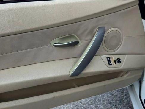 Used 2005 BMW Z4 2.5i RWD image 23