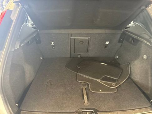Used 2025 Volvo XC40 B5 Plus AWD/4WD image 11