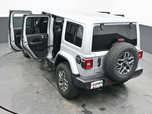 Used 2024 Jeep Wrangler Sahara image 57