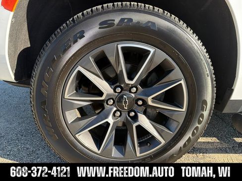Used 2021 Chevrolet Suburban Z71 w/ Z71 Signature Package AWD/4WD image 13
