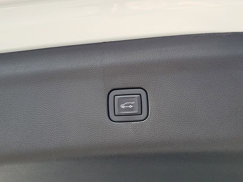 Used 2024 Buick Enclave Premium image 17