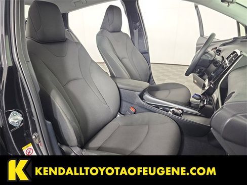 Used 2019 Toyota Prius L Eco image 17