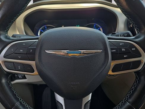 Used 2019 Chrysler Pacifica Touring-L FWD image 19
