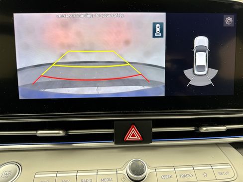 Used 2021 Hyundai Elantra Limited image 10