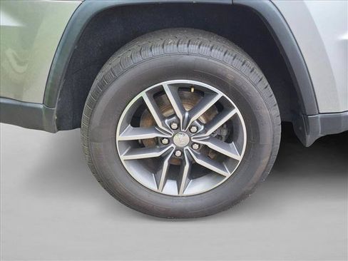 Used 2018 Jeep Grand Cherokee Limited AWD/4WD image 10