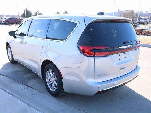 New 2026 Chrysler Pacifica Select FWD image 22