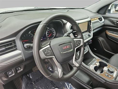 Certified 2022 GMC Acadia SLE w/ Driver Convenience Package image 18