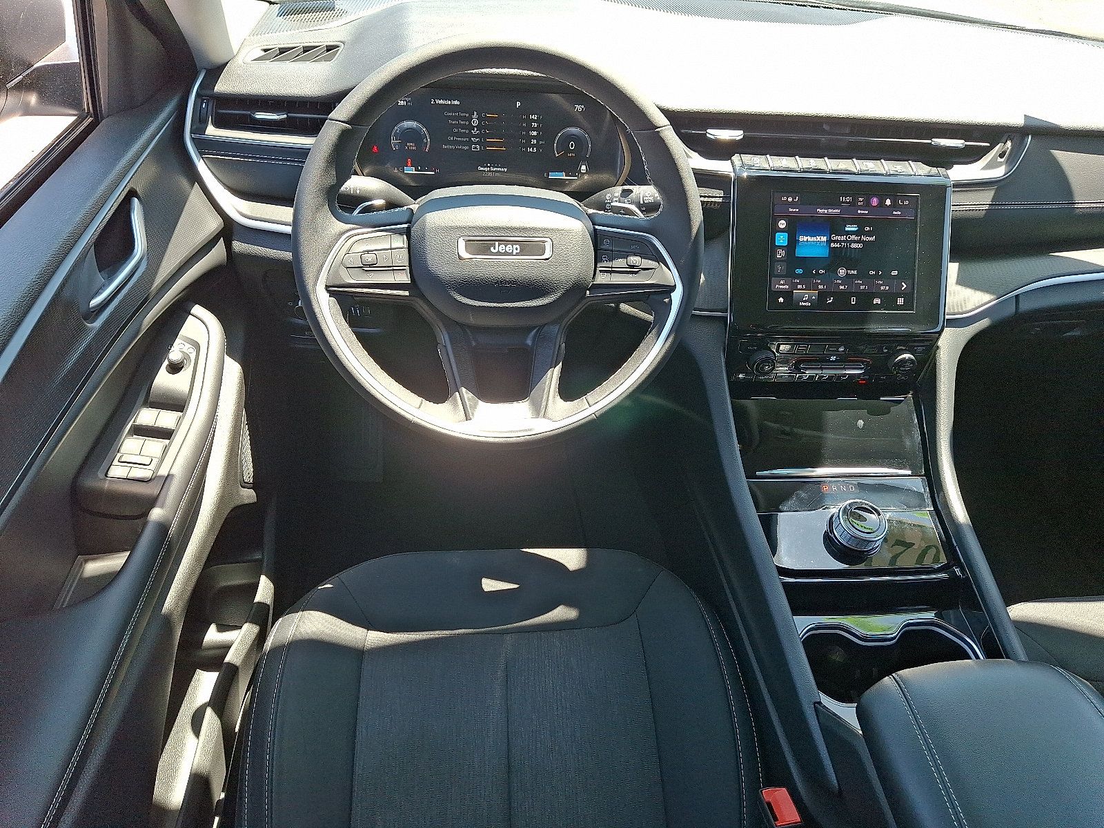Used 2023 Jeep Grand Cherokee Laredo w/ Luxury Tech Group I AWD/4WD image 12