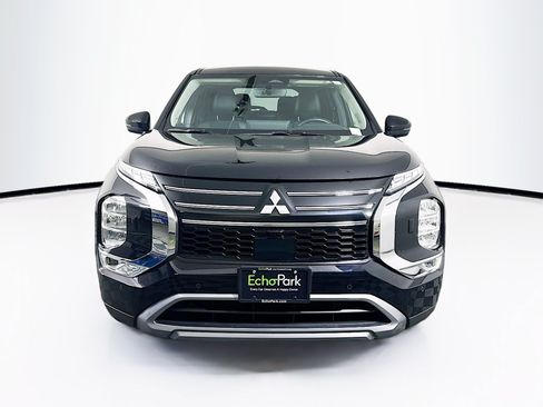 Used 2025 Mitsubishi Outlander SE AWD/4WD image 2