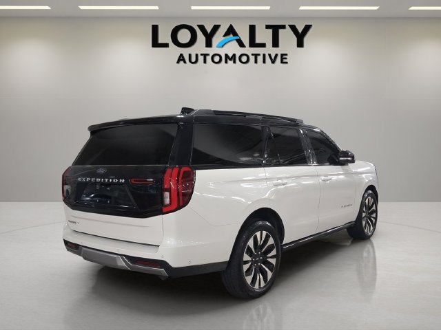 Used 2025 Ford Expedition Platinum w/ Driver's Package AWD/4WD image 5