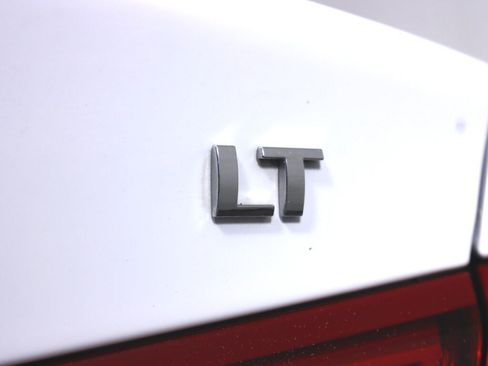 Used 2023 Chevrolet Malibu LT FWD image 33