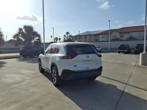 Certified 2023 Nissan Rogue SV FWD image 3