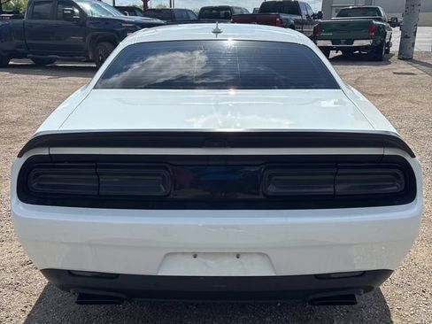 Used 2016 Dodge Challenger SRT Hellcat RWD image 3