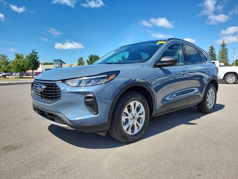 Used 2024 Ford Escape Active w/ Tech Pack #1 AWD/4WD image 2