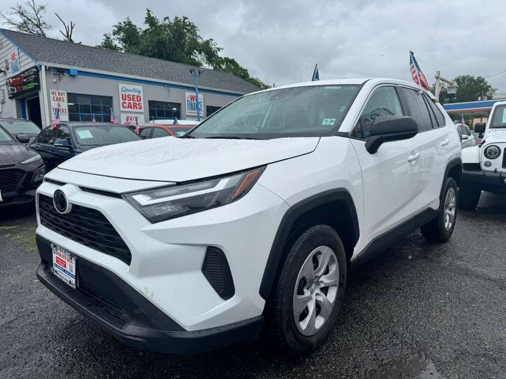 Used 2024 Toyota RAV4 LE AWD/4WD image 9