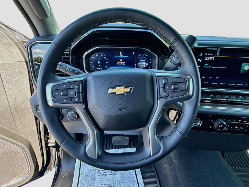 Used 2023 Chevrolet Silverado 1500 LT AWD/4WD image 14