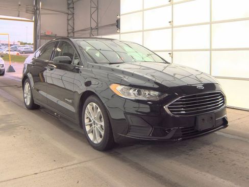 Used 2019 Ford Fusion SE FWD image 3