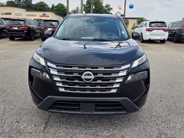 Used 2024 Nissan Rogue S AWD/4WD image 2