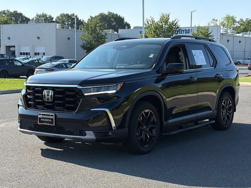 Used 2025 Honda Pilot Touring image 6
