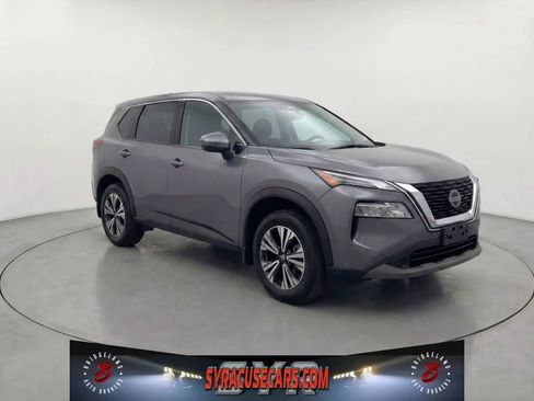 Used 2021 Nissan Rogue SV image 1