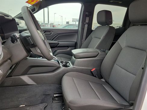 Used 2024 Chevrolet Colorado W/T image 19