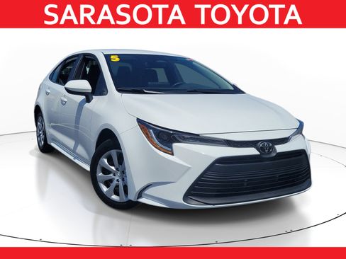 Used 2025 Toyota Corolla LE FWD image 1