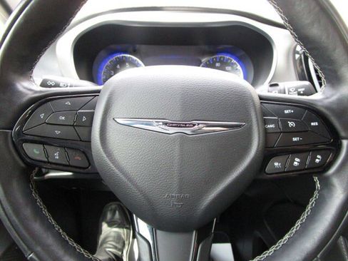 Used 2022 Chrysler Pacifica Limited w/ S Appearance Package image 24