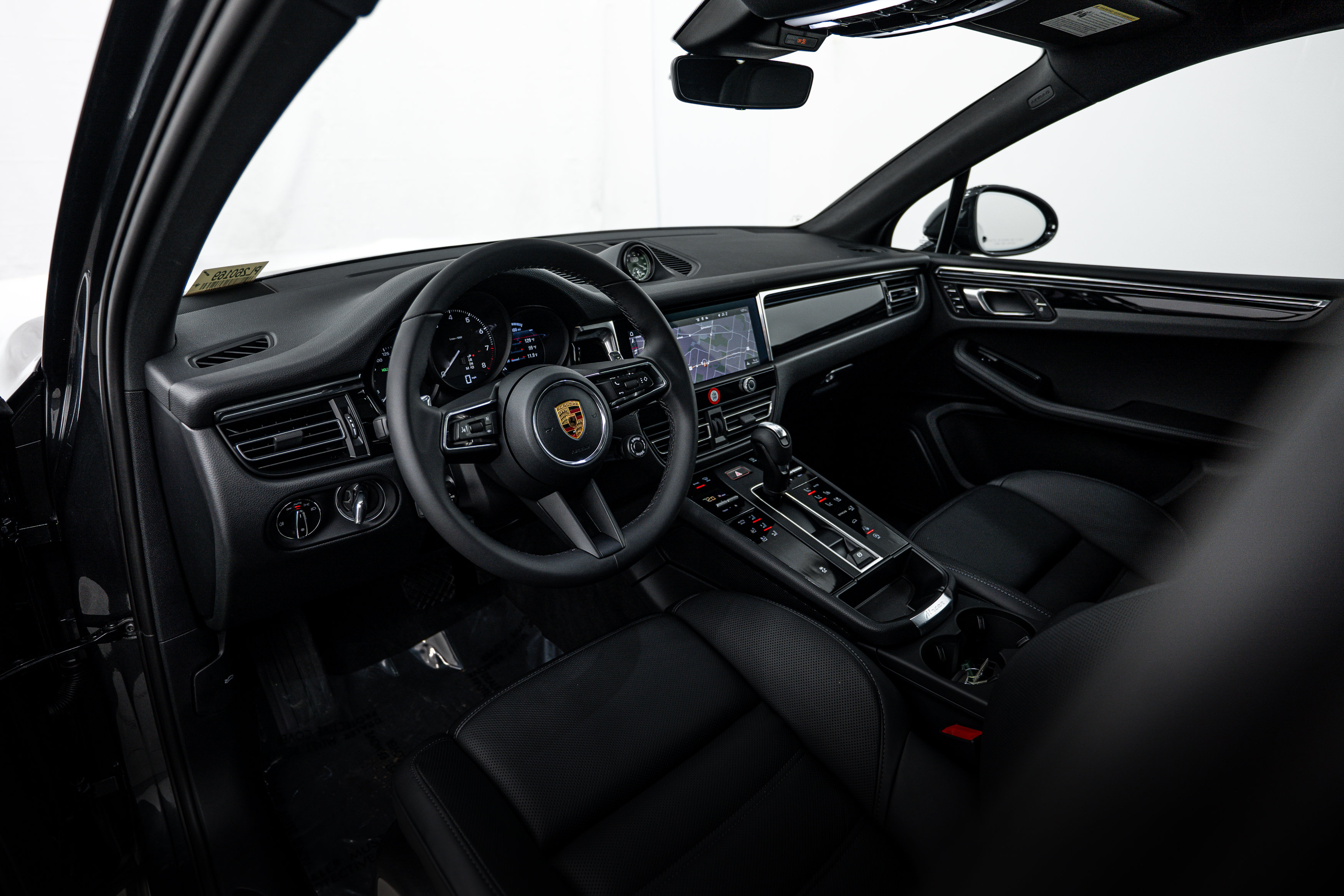 Certified 2026 Porsche Macan AWD/4WD image 4