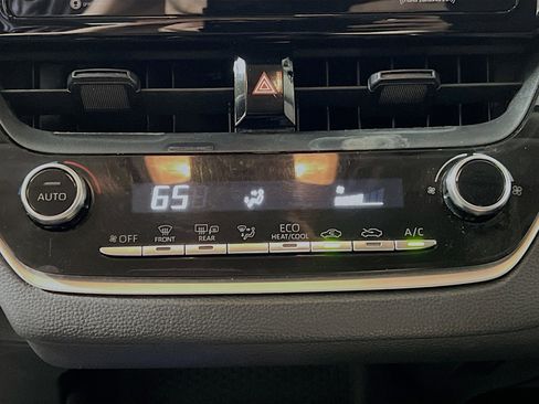 Used 2021 Toyota Corolla LE image 26