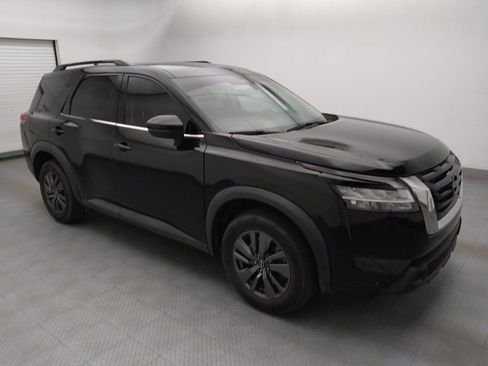 Used 2022 Nissan Pathfinder SV AWD/4WD image 11