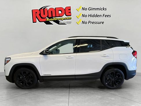 Used 2021 GMC Terrain SLE w/ Driver Convenience Package AWD/4WD image 3
