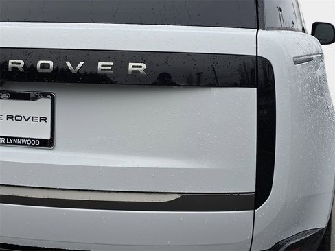 New 2025 Land Rover Range Rover SE image 36