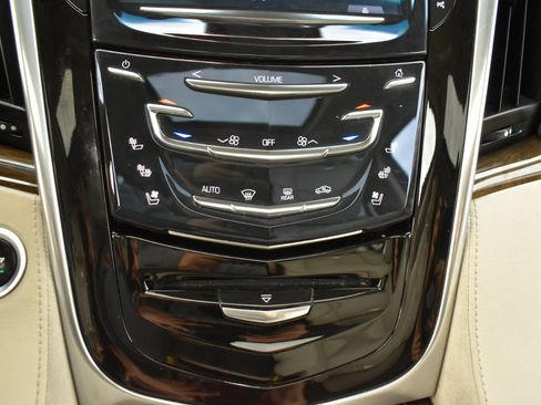 Used 2020 Cadillac Escalade ESV Premium Luxury image 23
