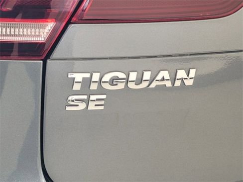 Used 2018 Volkswagen Tiguan S image 6