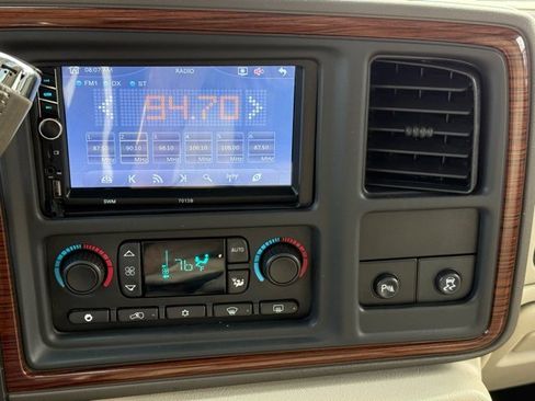 Used 2004 Cadillac Escalade AWD image 24